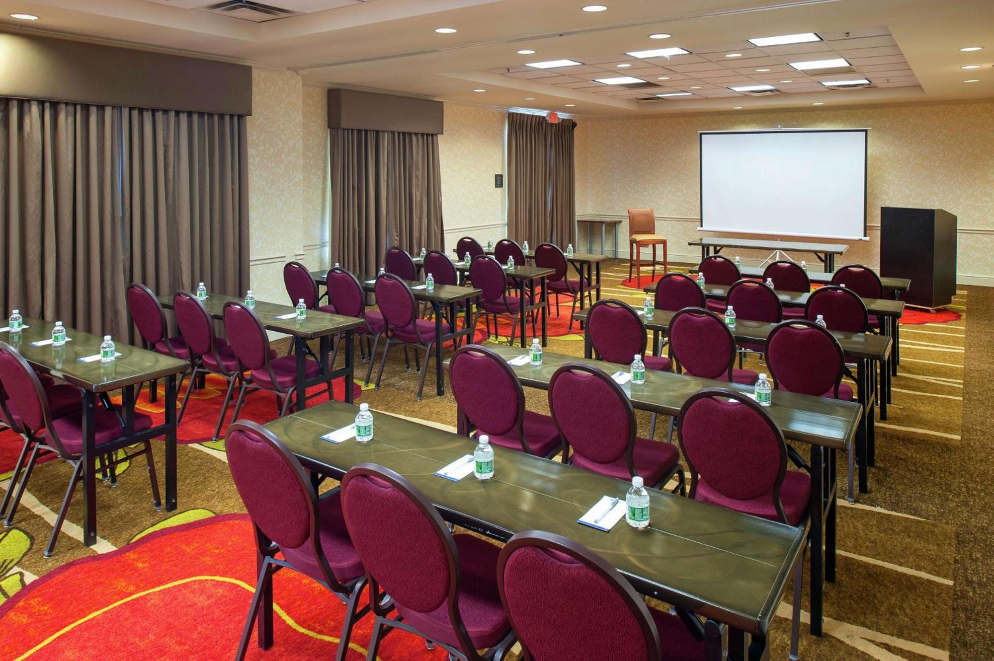 Hilton Garden Inn Allentown Bethlehem Airport Εξωτερικό φωτογραφία